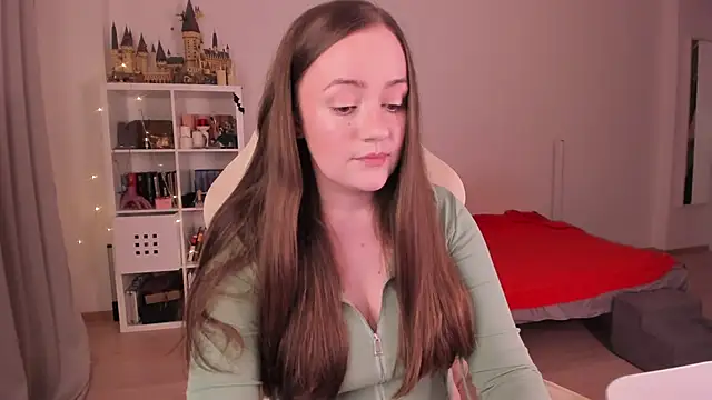 Snapshot of WalkingGirl chatting on 09.25.25 WalkingGirl online show from 09.25.25