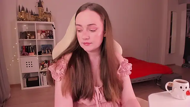 Snapshot of WalkingGirl chatting on 09.30.25 WalkingGirl online show from 09.30.25