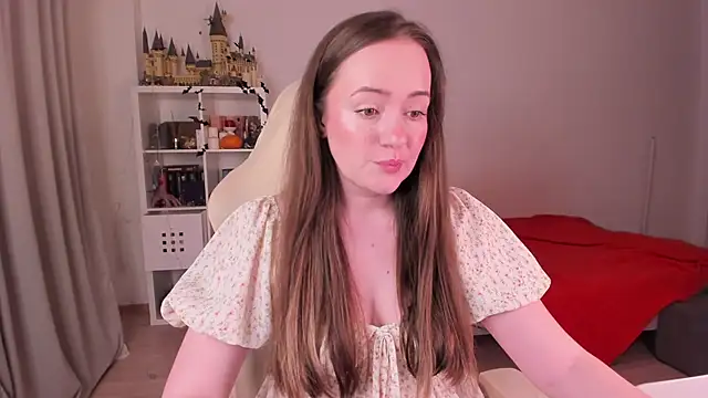 Snapshot of WalkingGirl chatting on 11.04.25 WalkingGirl online show from 11.04.25