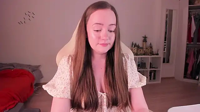 WalkingGirl online show from 11.12.25