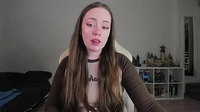 WalkingGirl online show from 02.11.26