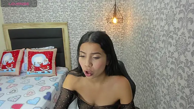 Snapshot of TATIGOLD2 chatting on 12.23.24 TATIGOLD2 online show from 12.23.24