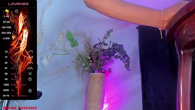 Snapshot of Karla-Ebony chatting on 09.09.25 Karla-Ebony online show from 09.09.25