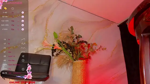 Snapshot of Karla-Ebony chatting on 09.21.25 Karla-Ebony online show from 09.21.25