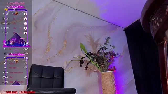 Snapshot of Karla-Ebony chatting on 10.10.25 Karla-Ebony online show from 10.10.25