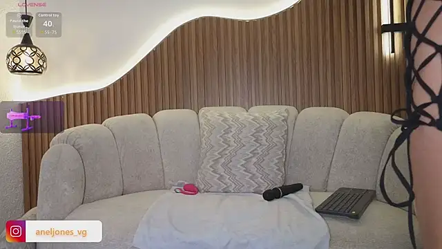 anellejones online show from 07.03.26