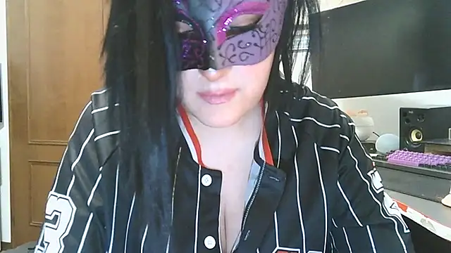 Snapshot of LaDamaNeraa chatting on 09.29.25 LaDamaNeraa online show from 09.29.25