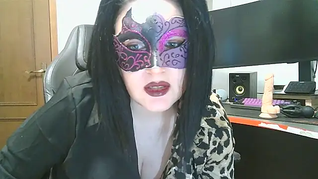 Snapshot of LaDamaNeraa chatting on 10.10.25 LaDamaNeraa online show from 10.10.25