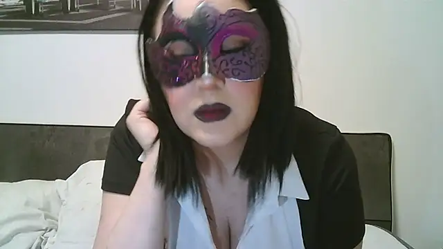 Snapshot of LaDamaNeraa chatting on 10.20.25 LaDamaNeraa online show from 10.20.25