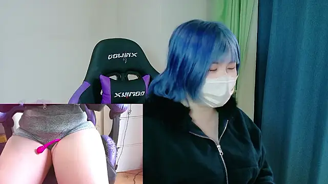 Snapshot of hazuki_8008 chatting on 10.21.25 hazuki 8008 online show from 10.21.25