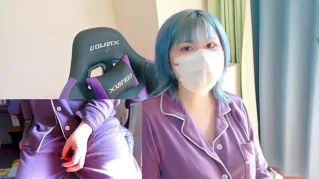 Snapshot of hazuki_8008 chatting on 11.14.25 hazuki 8008 online show from 11.14.25