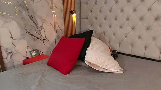 Snapshot of Scarlett_diaz17 chatting on 12.19.25 Scarlett diaz17 online show from 12.19.25