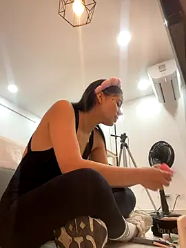 ariel jonees online show from 11.26.25