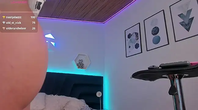 Snapshot of _gia_rose chatting on 02.04.25 gia rose online show from 02.04.25