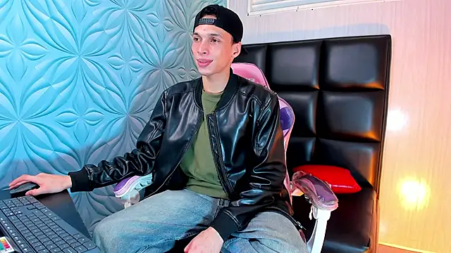 Milk max 18 online show from 05.06.26