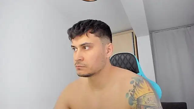 Snapshot of MatMalonne chatting on 01.12.25 MatMalonne online show from 01.12.25