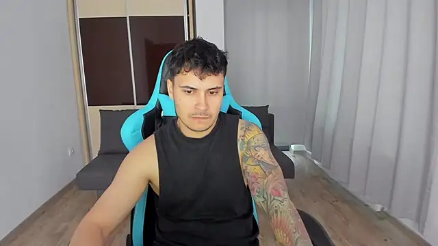 Snapshot of MatMalonne chatting on 01.18.25 MatMalonne online show from 01.18.25