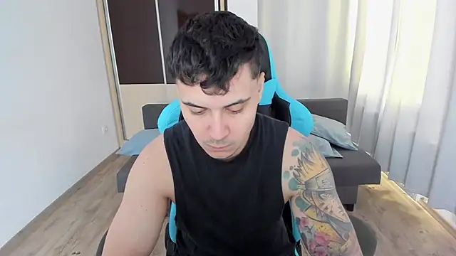 Snapshot of MatMalonne chatting on 01.20.25 MatMalonne online show from 01.20.25