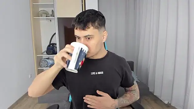 Snapshot of MatMalonne chatting on 01.21.25 MatMalonne online show from 01.21.25