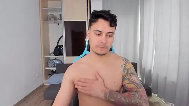 Snapshot of MatMalonne chatting on 01.21.25 MatMalonne online show from 01.21.25