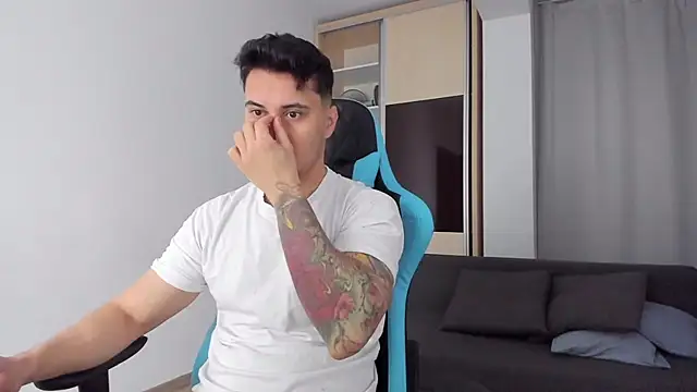 Snapshot of MatMalonne chatting on 01.22.25 MatMalonne online show from 01.22.25