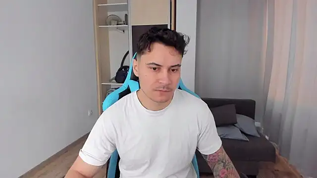 Snapshot of MatMalonne chatting on 01.23.25 MatMalonne online show from 01.23.25