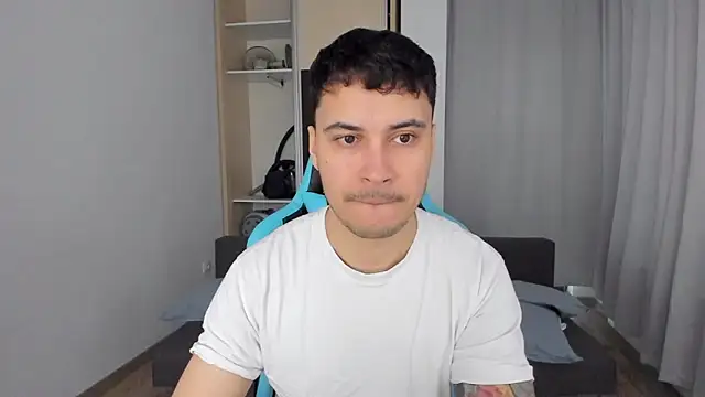 Snapshot of MatMalonne chatting on 01.25.25 MatMalonne online show from 01.25.25