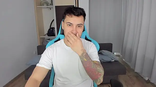 Snapshot of MatMalonne chatting on 01.26.25 MatMalonne online show from 01.26.25