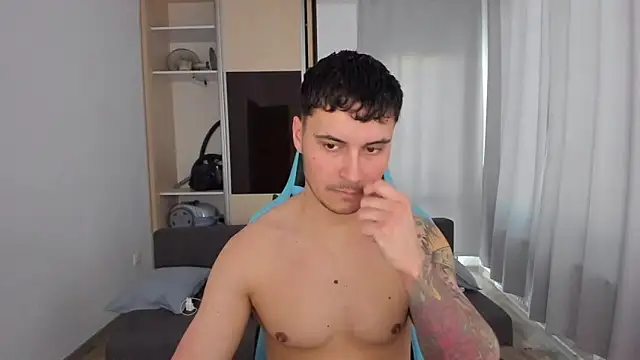 Snapshot of MatMalonne chatting on 01.26.25 MatMalonne online show from 01.26.25