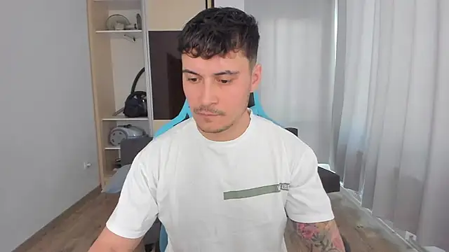 Snapshot of MatMalonne chatting on 01.28.25 MatMalonne online show from 01.28.25