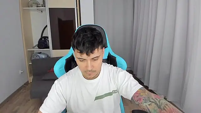 Snapshot of MatMalonne chatting on 02.01.25 MatMalonne online show from 02.01.25