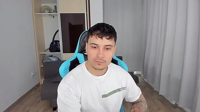 Snapshot of MatMalonne chatting on 02.02.25 MatMalonne online show from 02.02.25