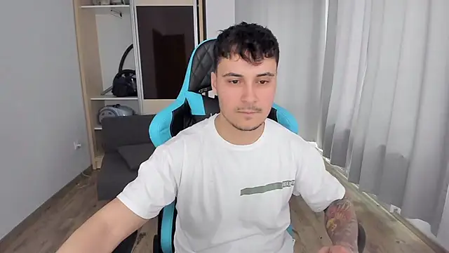 Snapshot of MatMalonne chatting on 02.02.25 MatMalonne online show from 02.02.25