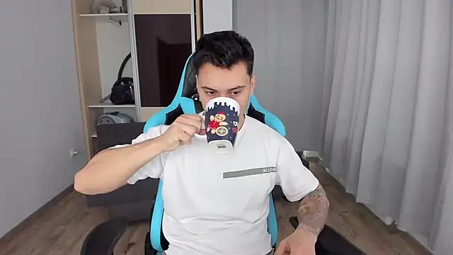 Snapshot of MatMalonne chatting on 02.03.25 MatMalonne online show from 02.03.25