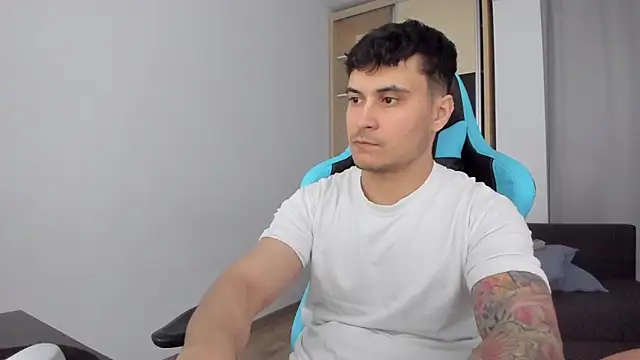 Snapshot of MatMalonne chatting on 02.05.25 MatMalonne online show from 02.05.25