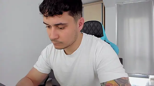 Snapshot of MatMalonne chatting on 02.07.25 MatMalonne online show from 02.07.25