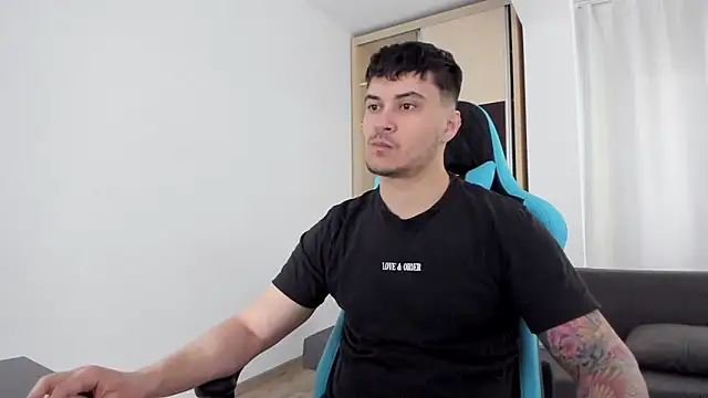 Snapshot of MatMalonne chatting on 02.10.25 MatMalonne online show from 02.10.25