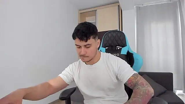 Snapshot of MatMalonne chatting on 02.11.25 MatMalonne online show from 02.11.25