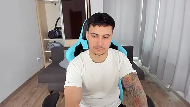 Snapshot of MatMalonne chatting on 02.11.25 MatMalonne online show from 02.11.25