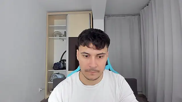 Snapshot of MatMalonne chatting on 02.11.25 MatMalonne online show from 02.11.25