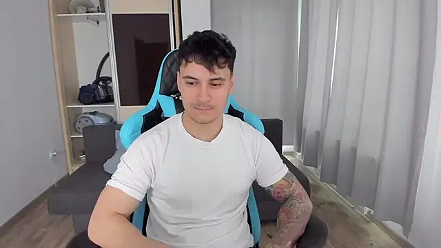 Snapshot of MatMalonne chatting on 02.12.25 MatMalonne online show from 02.12.25