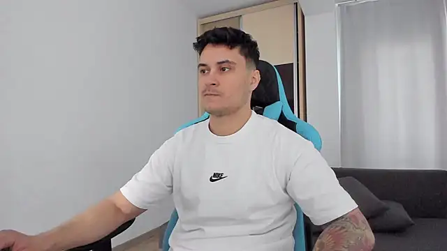 Snapshot of MatMalonne chatting on 02.12.25 MatMalonne online show from 02.12.25