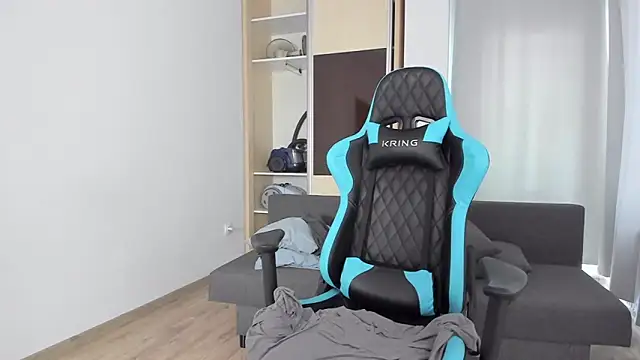 Snapshot of MatMalonne chatting on 02.14.25 MatMalonne online show from 02.14.25