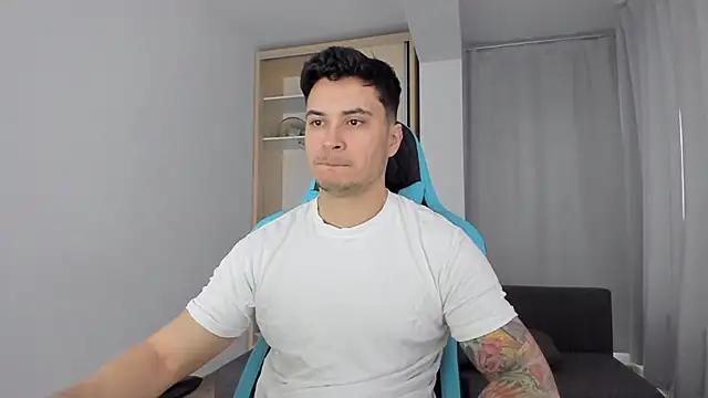 Snapshot of MatMalonne chatting on 02.15.25 MatMalonne online show from 02.15.25