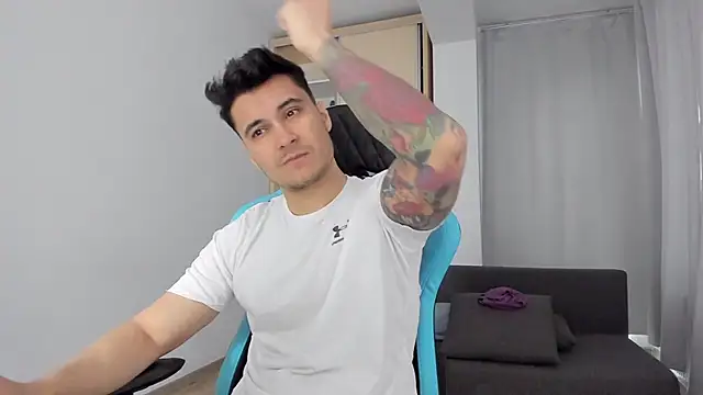 Snapshot of MatMalonne chatting on 02.16.25 MatMalonne online show from 02.16.25