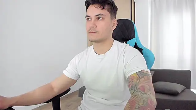 Snapshot of MatMalonne chatting on 02.19.25 MatMalonne online show from 02.19.25