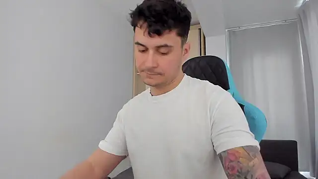 Snapshot of MatMalonne chatting on 02.19.25 MatMalonne online show from 02.19.25