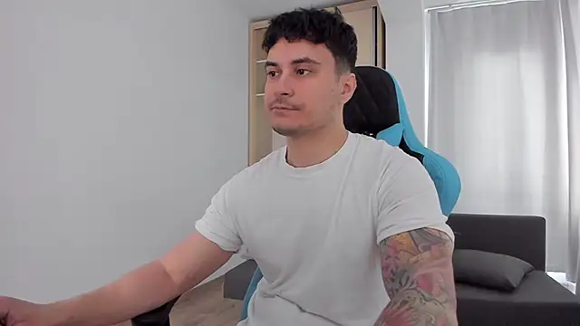 Snapshot of MatMalonne chatting on 02.20.25 MatMalonne online show from 02.20.25