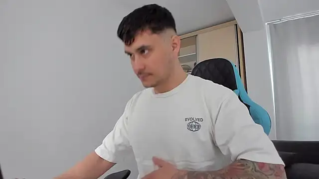 Snapshot of MatMalonne chatting on 02.21.25 MatMalonne online show from 02.21.25