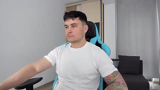 Snapshot of MatMalonne chatting on 03.01.25 MatMalonne online show from 03.01.25